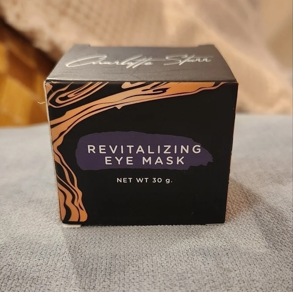 Charlotte Starr Revitalizing Eye Mask and Foldible Mirror Bundle